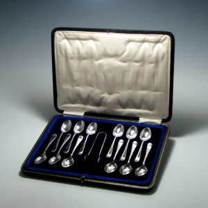 Cased Set Twelve Silver Teaspoons and Sugar Tongs Sheffield 1917