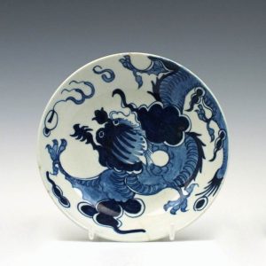 A Lowestoft Porcelain Dragon Pattern Saucer c1780