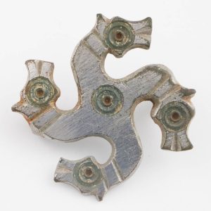 Roman Tinned Bronze Tetraskelion Brooch With Horses Heads, Pin Missing, AD100-300