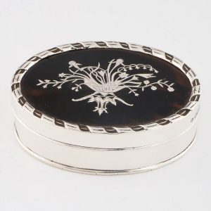 A Fine Silver Pique Tortoiseshell Trinket Box. London 1927