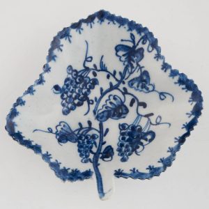 Lowestoft Porcelain Grapevine Pickle Dish c1765