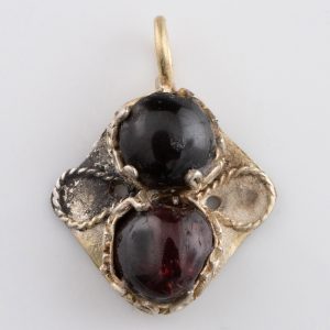 Medieval Jewellery - Gold and Garnet Pendant c5th Century